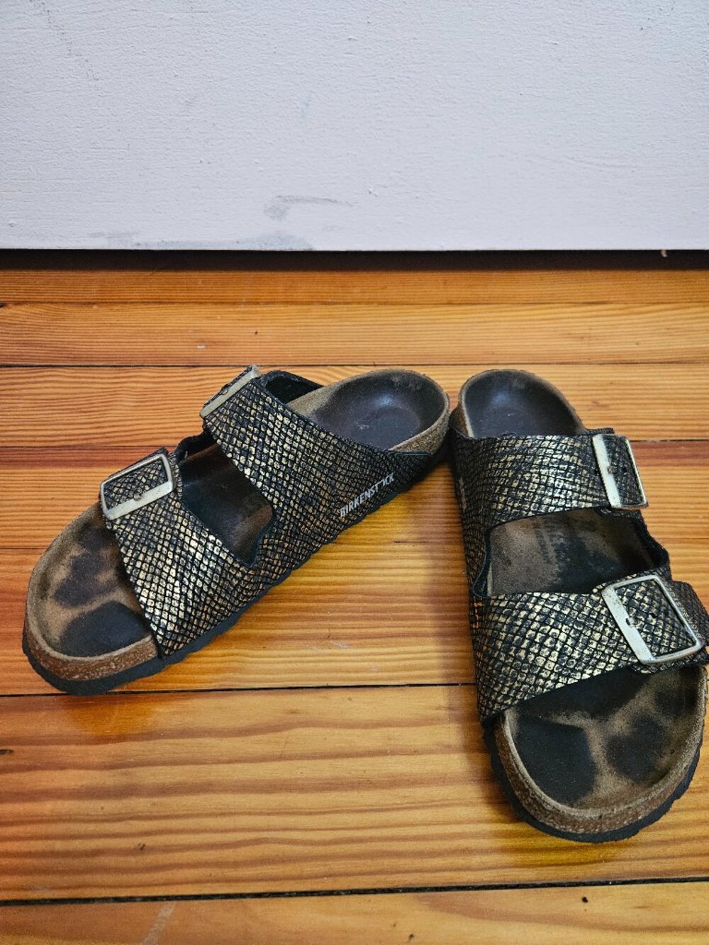 RARE🔥Birkenstock Arizona Shiny Python Black Microfiber Sandal Size 39 Snakeskin - Picture 3 of 8